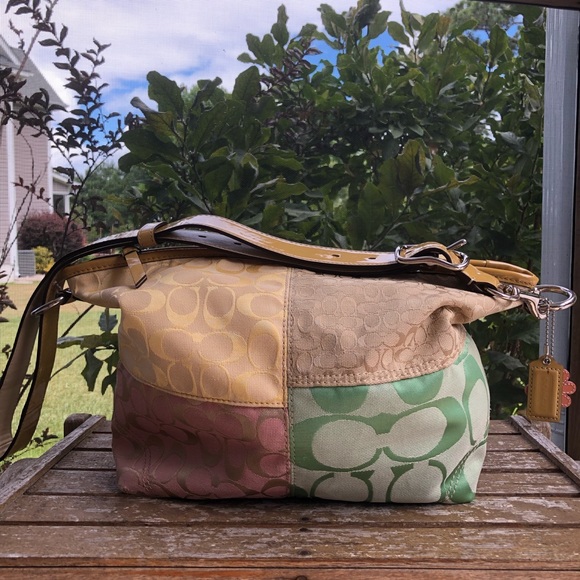 Beautiful Coach purse. Great for Spring and Summer. - Picture 14 of 14